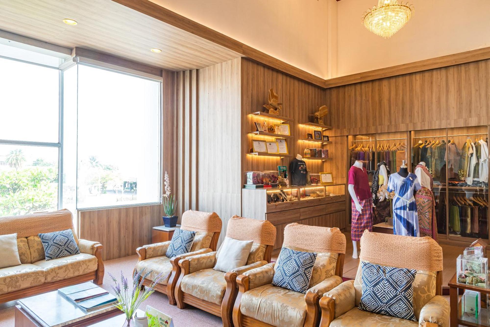 Thong Tarin Hotel Surin Eksteriør billede
